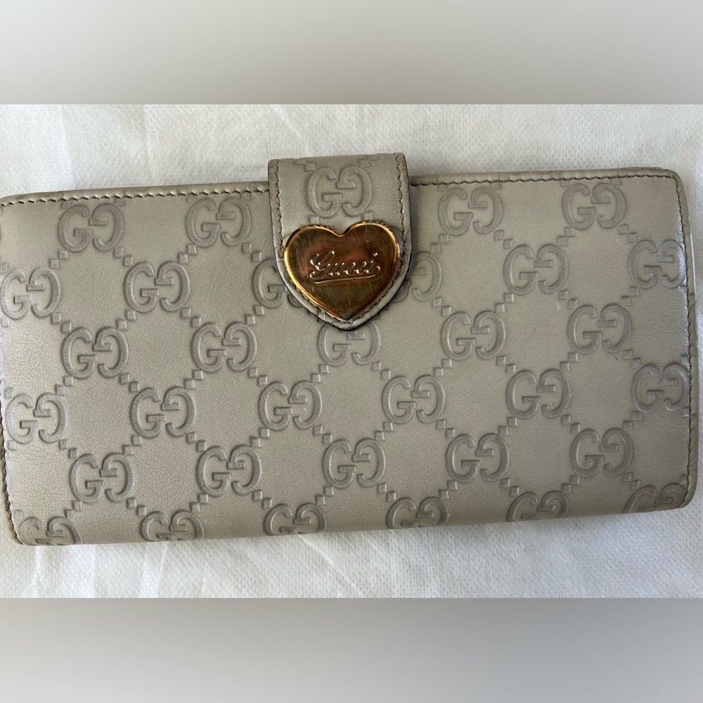 Gucci Light Gray GG Monogram Continental Wallet with Gold Heart Clasp - Picture 14 of 14
